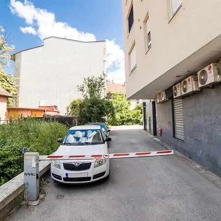 Skenderija Skyline Luxury- 2br With Garage And Balcony Apartmán *