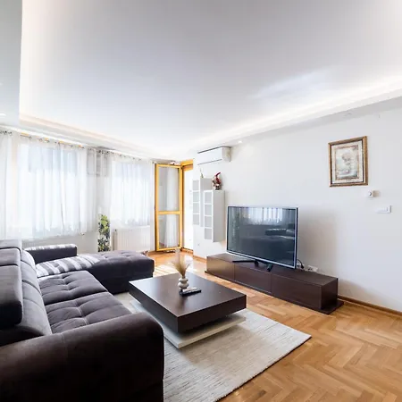 Daire Skenderija Skyline Luxury- 2br With Garage And Balcony