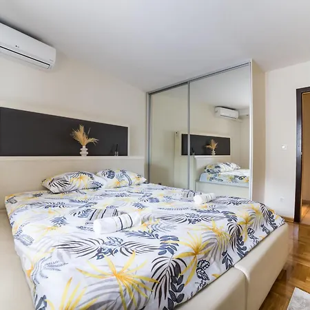 Daire Skenderija Skyline Luxury- 2br With Garage And Balcony *