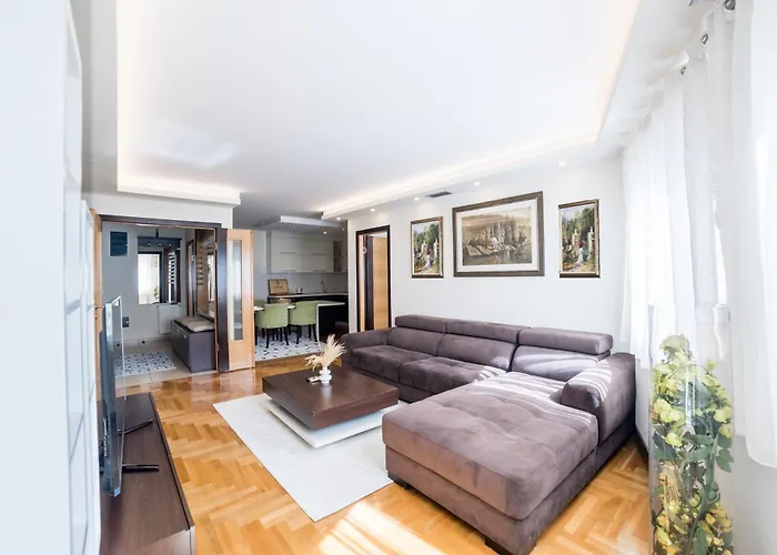 Skenderija Skyline Luxury- 2br With Garage And Balcony Apartmán *