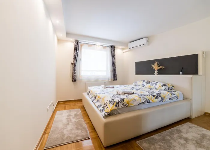 Skenderija Skyline Luxury- 2br With Garage And Balcony Apartmán *