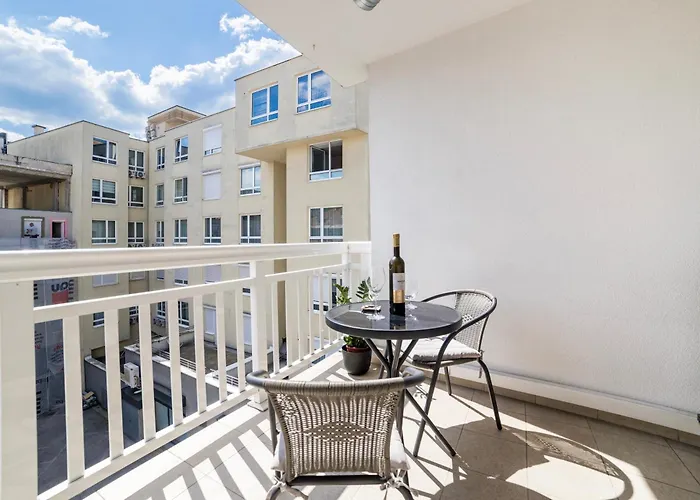 Skenderija Skyline Luxury- 2br With Garage And Balcony